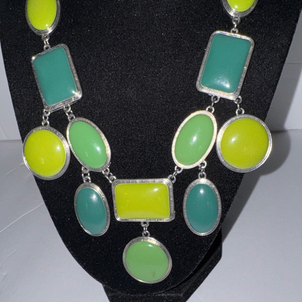Source Unknown Large Green Tones Multi-Stone Stat… - image 3